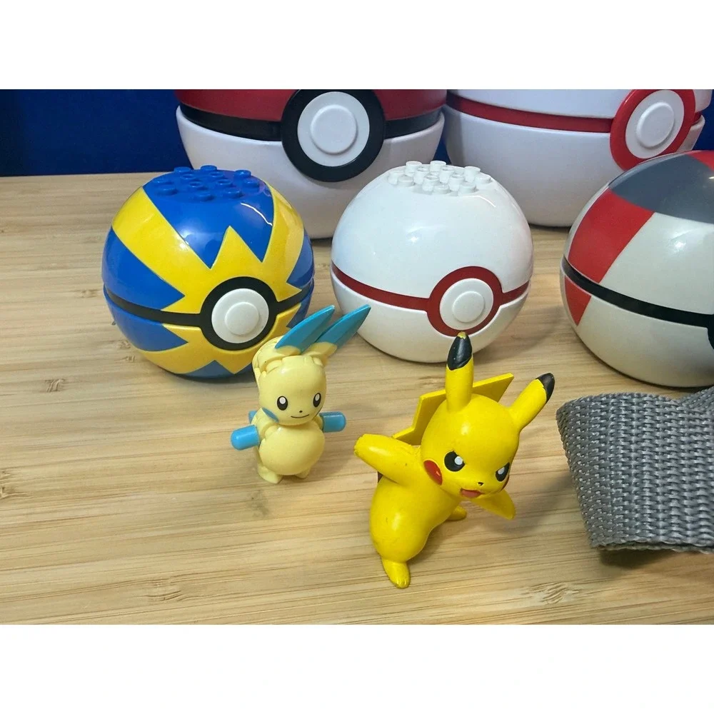 Pokemon Trainer Belt with Poke Balls Figures Mewtwo Pikachu TCG Coins Mixed lot